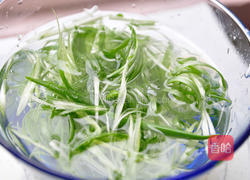 绿咖哩麻婆鱼的做法图解1