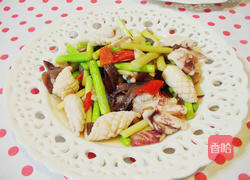 芦笋木耳炒墨鱼的做法图解6