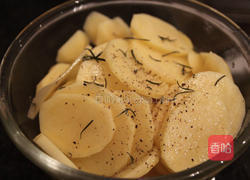 番茄鳀鱼烤比目鱼的做法图解1