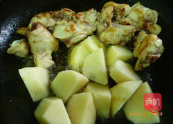 马铃薯烧鸡的做法图解2