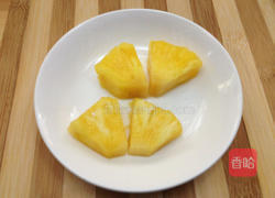 新鲜凤梨旺旺茶的做法图解1