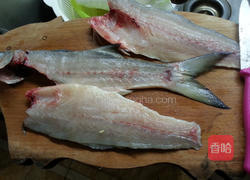 酸菜鱼片汤的做法图解2