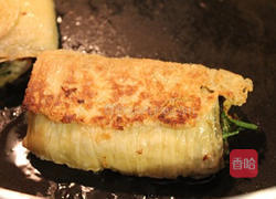 海苔肉松豆皮卷的做法图解3