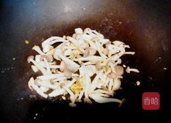 咸蛋海鲜菇的做法图解3