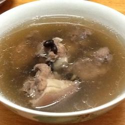 猪尾煮黑豆汤的做法[图]