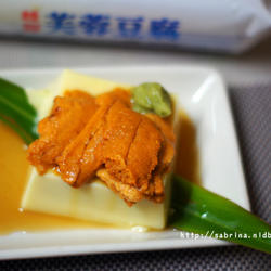 海胆豆腐佐鲜果的做法[图]