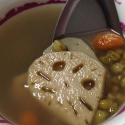 莲藕绿豆养颜汤的做法[图]