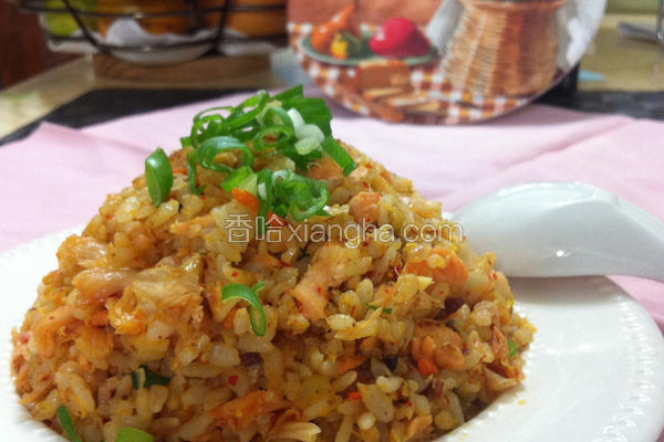 泡菜鲑鱼炒饭