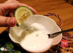 酪梨鲜虾莎拉的做法图解7