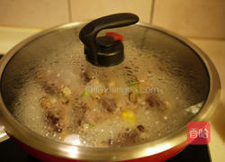 牛肉墨鱼饺鲜蔬卷的做法图解2