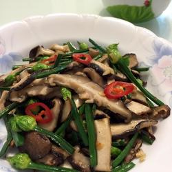 韭菜花炒香菇的做法[图]