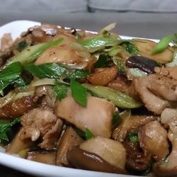 蚝油蒜苗双菇鸡的做法[图]