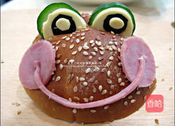 火腿青蛙汉堡的做法图解2