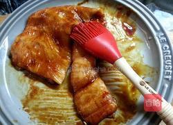 广东蜜汁烤猪颈肉的做法图解3