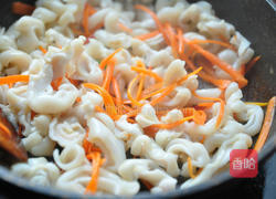 芹菜炒鱼肚的做法图解3