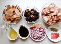 酱烧鱿鱼五花肉的做法图解1