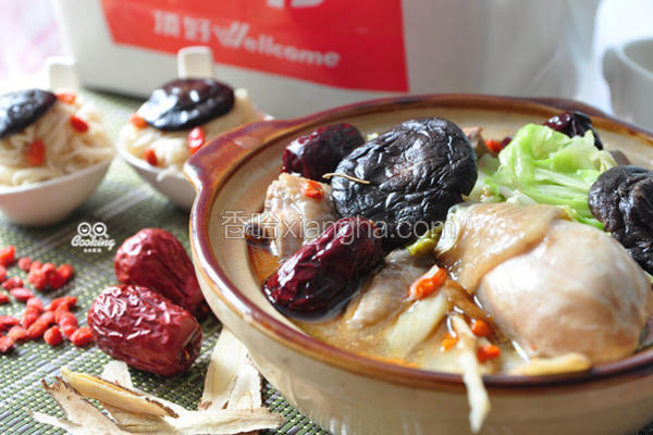 药膳麻油鸡