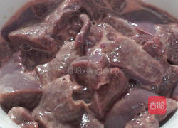 菠菜猪肝汤的做法图解1