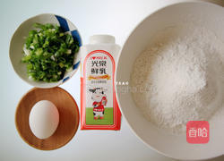 牛奶蛋饼的做法图解1