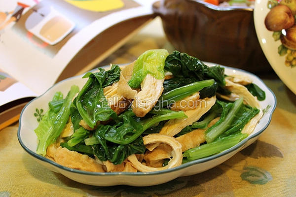 波菜拌炸豆皮