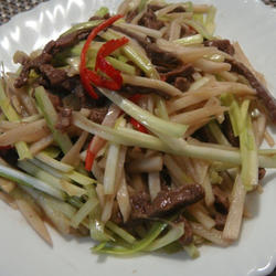 韮黄炒牛肉的做法[图]