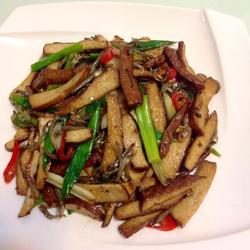 蒜苗小鱼豆干的做法[图]