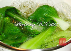 酒香百合炒蟹肉的做法图解2