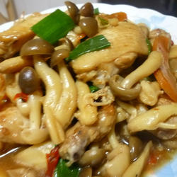 鸡翅烩双菇的做法[图]
