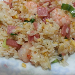 虾仁火腿蛋炒饭的做法[图]