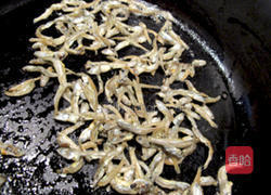 小鱼干炒饭的做法图解2