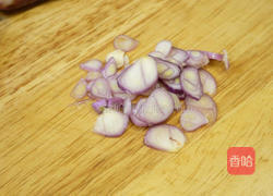 起司焗腊肠煲仔饭的做法图解1