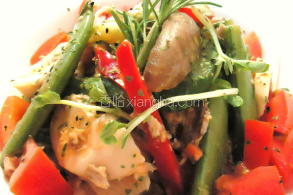 迷迭香鲔鱼拌菇菜