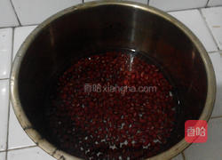 大学生料理红豆汤的做法图解1