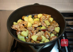 栗子马铃薯烧鸡的做法图解5