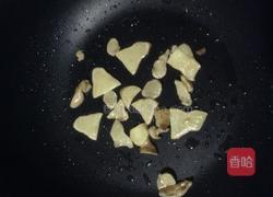 食候养生麻油鸡汤的做法图解2