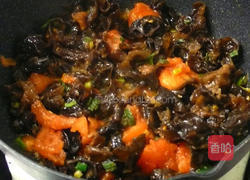 咸蛋番茄炒木耳的做法图解7