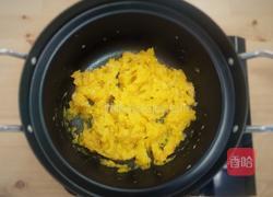 蟹肉南瓜浓汤的做法图解2