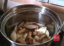 萝卜烧肉煲的做法图解2