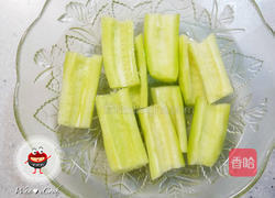 小黄瓜沙拉船的做法图解1