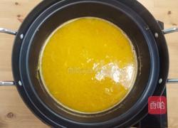 蟹肉南瓜浓汤的做法图解3
