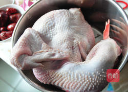 药膳炖全鸡的做法图解2