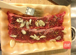 蒜烤牛排的做法图解1