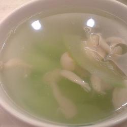 雪菇大黄瓜汤的做法[图]