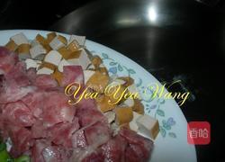 蒜香干丁炒香肠的做法图解2