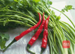 芹菜炒乌贼的做法图解1