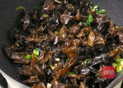 咸蛋番茄炒木耳的做法图解5