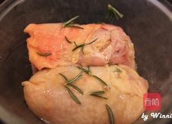 香草面包粉烤鸡排的做法图解1