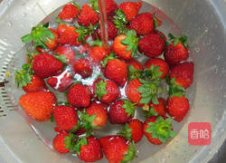机草莓果酱的做法图解2