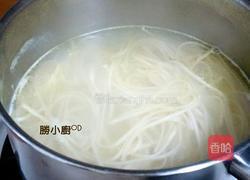 茄香蘑菇猪肉面的做法图解3