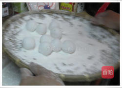 滚元宵的做法图解7